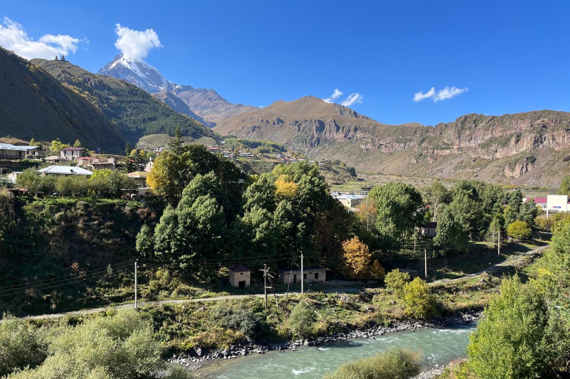 Hotel Stancia Kazbegi - City Center Exterior photo